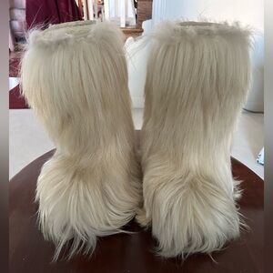 Women’s Vintage Goat Hair Dalbello Snow Ski Boots